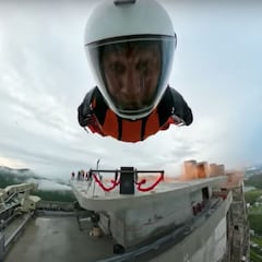 Un hombre pájaro sorprende ahora con una ballesta humana