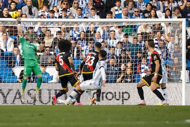 Real Sociedad y Rayo Vallecano empataron en un partido en el que los locales acusaron sus muchas bajas y los visitantes apenas generaron peligro. Justo reparto de puntos con un empate a casi nada.