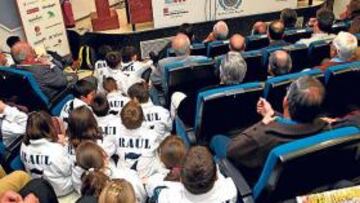 <b>ATENTOS. </b>Los niños del colegio Joyfe siguieron la disertación de Eduardo Fernández de Blas.