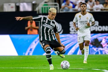 Lisandro Martinez of Manchester United controls the ball during the Pre-Season Friendly match between Real Madrid and Manchester United at NRG Stadium on July 26, 2023 in Houston