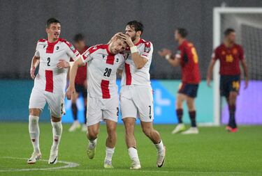 Chakvetadze celebra el gol con sus compañeros.