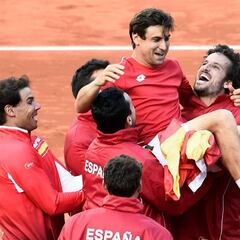 Spain launch comeback to reach Davis Cup semis