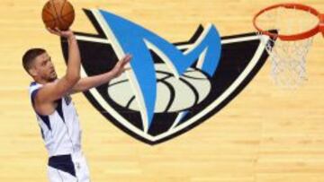Los Mavericks remontan 23 puntos con un gran Felton
