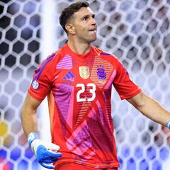 ¿Cuántos penales ha atajado Dibu Martínez? El porcentaje de acierto del arquero de Argentina