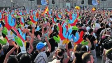 <b>PENA. </b>Los madrileños lloraron la derrota. Allí estuvieron Leire Pajín, Pedro Zerolo, Matilde Fernández Francisco Granados y Ana Botella.