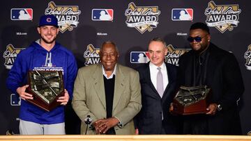 Kris Bryant y David Ortiz, flanqueando a Hank Aaron y al comisionado Rob Manfred, han sido dos de los galardonados en esta &eacute;poca de premios que ya se han iniciado en las Grandes Ligas.