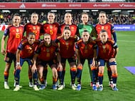 CASTELLÓN DE LA PLANA, 03/03/2026.- Las jugadoras de la selección española femenina de fútbol, posan antes del partido de clasificación del Mundial de Brasil 2027 contra Islandia, este martes en el estadio Castalia de Castellón de La Plana.- EFE/ Andreu Esteban