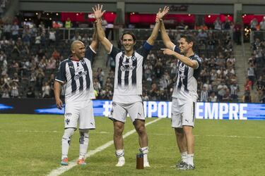 Aldo De Nigris se retira de las canchas con emotivo partido de homenaje