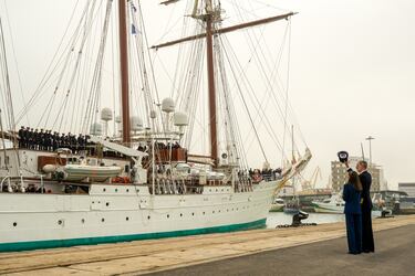 Los Reyes Felipe VI y Letizia se despiden de la princesa de Asturias, Leonor de Borbón, que embarca como guardiamarina de primero en el buque escuela Juan Sebastián Elcano.