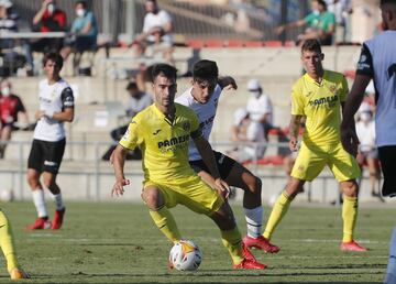 Mario Gaspar defendiendo un balón.


