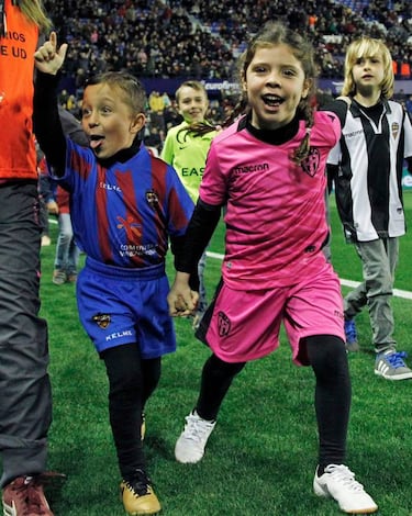 La familia de Álex y Lucía juega su particular derbi