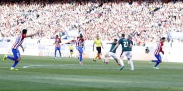 Carrasco marca el 1-0.