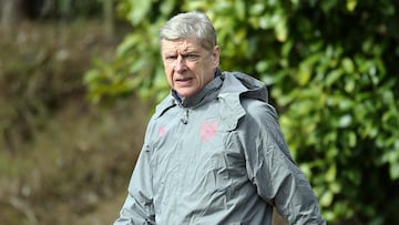 Wenger clarifies comment on Arsenal exit 'timing'