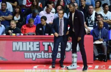 Kevin Durant, junto a Scott Brooks, sufrió en el Clippers-Thunder.