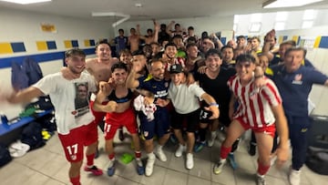 Los jugadores del Atlético C celebran su victoria ante Las Rozas.