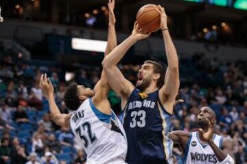 Marc Gasol y Karl-Anthony Towns.