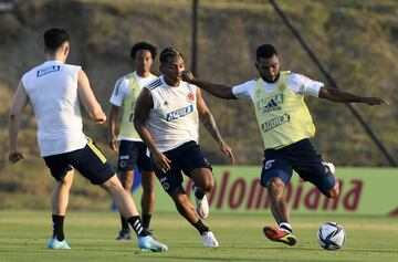 La Selección Colombia entrenó con grupo completo en Barranquilla de cara al partido ante Perú por Eliminatorias rumbo a Qatar 2022.