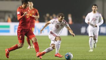 Football Soccer - China v Syria - 2018 World Cup Qualifying Asia Zone - Round 3 Group A - Xi'an, China - 6/10/16 Mahmoud Al Mawas of Syria and Yu Hai of China in action.