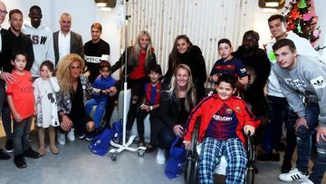 El equipo femenino se une a la visita a los hospitales