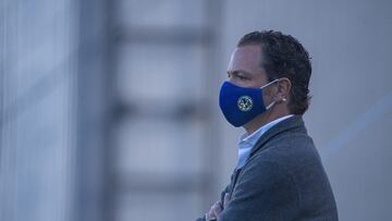 Santiago Baños, cerca de salir del América