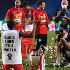 Alaba muestra playera en apoyo a Black Lives Matter en festejo de Champions