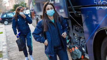 Esther González, jugadora del Levante, en su viaje a Almería.