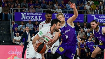El base holand¨¦s del Palencia Keye Van Der Vuurst defiende al del Granada Llu¨ªs Costa Mart¨ªnez.