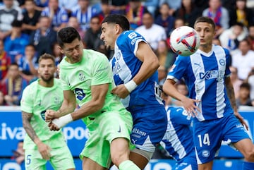 Falta lateral lanzada por Raphinha que consigue conectar con un buen cabezazo Lewandowski, superando a Sivera y firmando el 0-1.