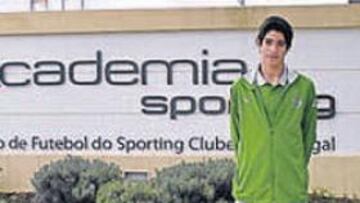 <b>GRAN PLANTA. </b>Rafael Veloso es un portero gigantesco para su edad.