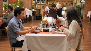 La surrealista cita de &First Dates* que impresion車 a Carlos Sobera: ※Est芍 encantada con tus huevos§