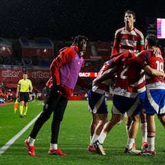 El Granada coge aire a costa del Racing de Ferrol