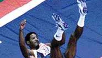 Javier Sotomayor se retira del deporte en activo.