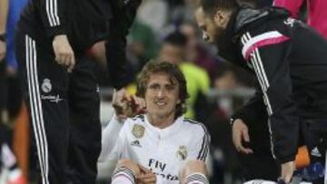 Modric, con la rodilla tocada.