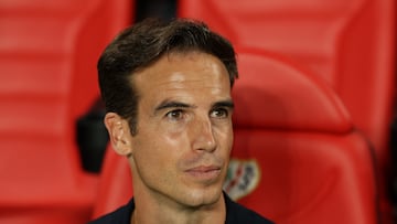 Íñigo Pérez durante el partido de LaLiga EA Sports entre el Rayo Vallecano y el Barcelona.