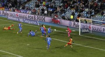 0-1. Primer gol de Messi.