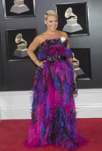 La cantante estadounidense Pink posa a su llegada al Madison Square Garden de Nueva York, para participar de la 60 edición de los Premios Grammy