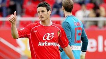 <b>INTERÉS. </b>Aduriz ya sabe que el Valencia le quiere para su delantera.
