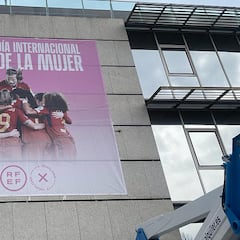 La RFEF homenajea a la mujer en su fachada