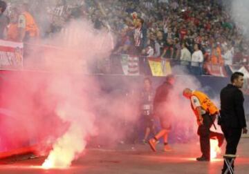 Los incidentes con bengalas de los ultras del Benfica