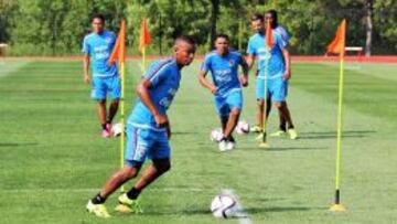 El lateral izquierdo del DIM durante un entrenamiento de la Selección Colombia en Nueva Jersey.