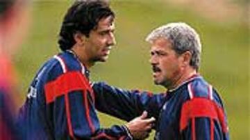 <B>GALONES</B>. Antonio Iriondo, técnico del Rayo, da el mando del equipo franjirrojo a Pablo Sanz.