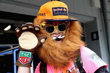 Un joven fan de Max Verstappen en el circuito de Suzuka.
