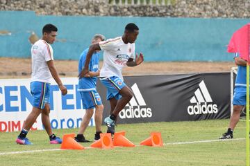Entrenamiento de algunos jugadores convocados a la Selección Colombia para los partidos ante Venezuela en San Cristóbal y Brasil en Barranquilla por las fechas 15 y 16 de las Eliminatorias rumbo al Mundial de Rusia 2018. En los próximos días estarán llegando los demás futbolistas para integrarse a los trabajos.