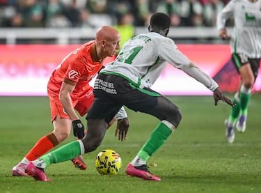 Aprobados y suspensos: El Burgos cae ante el Racing entre protestas por el arbitraje