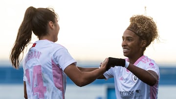 Luany y Librán celebran el gol de la victoria.