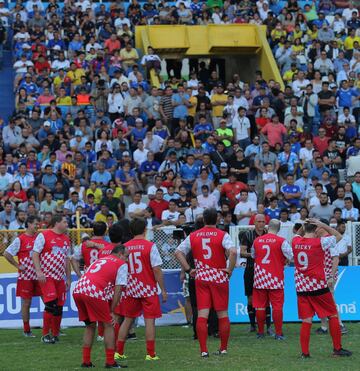 Ambos fueron los protagonistas de un partido organizado por ESPN en El Salvador para celebrar el 60 aniversario del excadista Mágico. Se midieron en el Mundial de España de 1982 en Alicante.