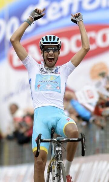 Fabio Aru celebra la victoria de etapa. 