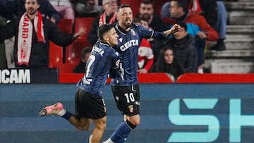 Cristian celebra su gol en Granada.