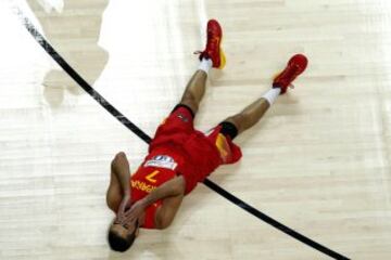 Juan Carlos Navarro desolado tras finalizar el partido.