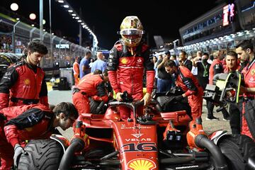 Charles Leclerc antes de la salida.